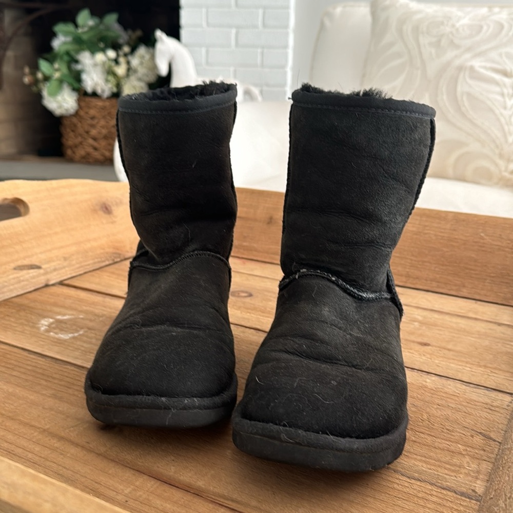 Women’s short black UGG boots